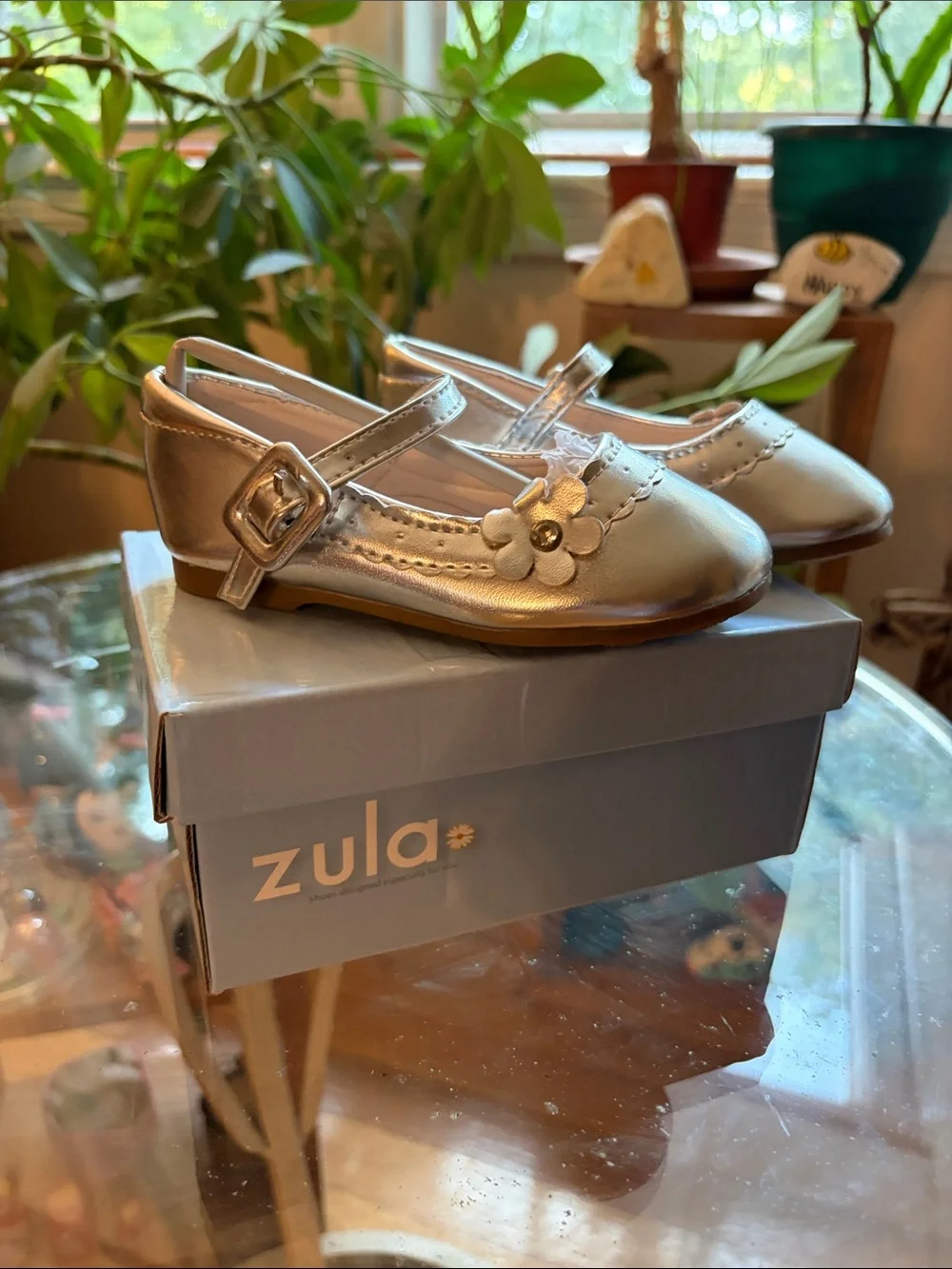 Girls' Silver Mary Jane Dress Shoes with Flower Accent NEW Sz. 6